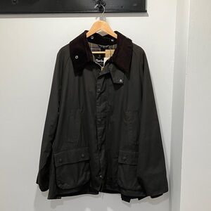Barbour Men's Dark Brown Corduroy Collar Field Jacket in Black